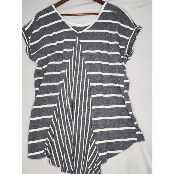 JOH Apparel Womens Gray and White Striped‎ T-shirt Crocheted Pocket Size Med - Picture 4 of 9